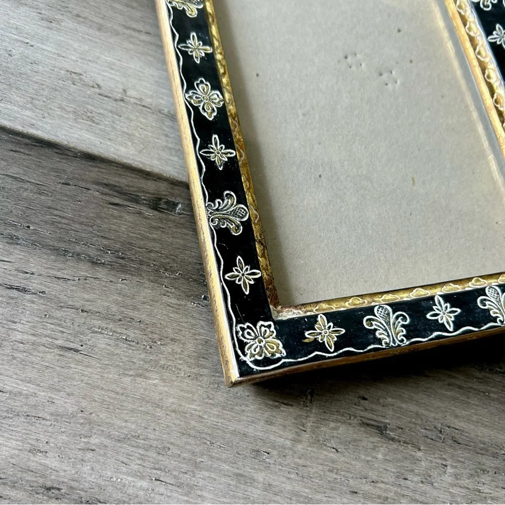 Sicura Shabby Chic French Country Fleur De Lys Picture Frame in Black - Picture 4 of 11